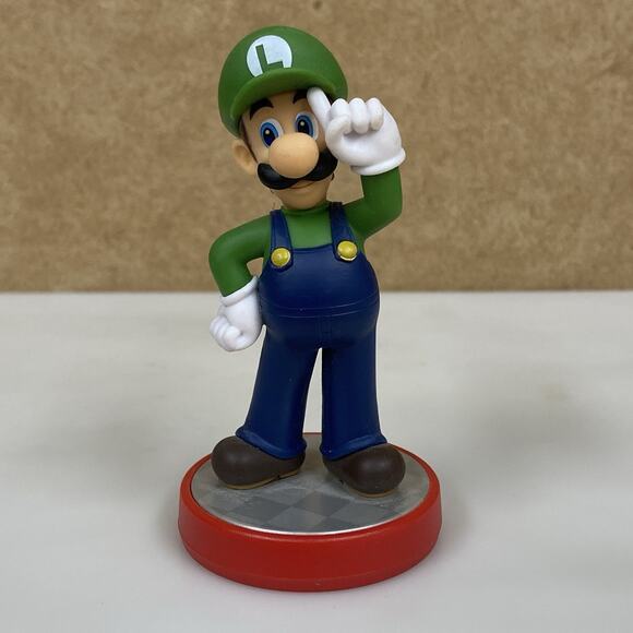 Nintendo Amiibo Luigi Figure Character Super Mario Bros Toy - Picture 1 of 3